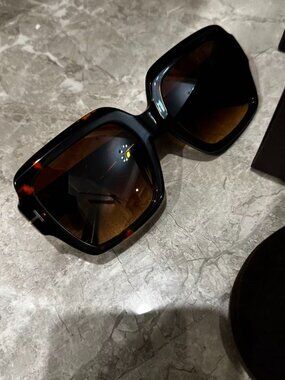 Tom Ford Leon FT1082 Tortoiseshell Oversized Sunglasses Brown Gradient Lens Ital